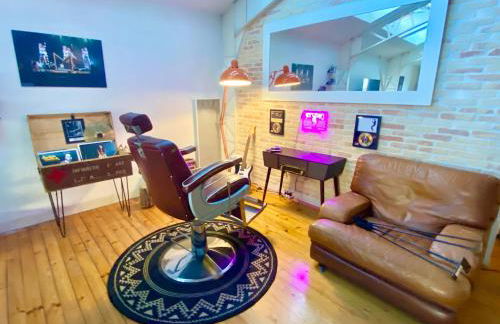 Superbe LOFT centre-ville - Sauna - parking privé -Clim- 1 à 10personnes - Foto 12