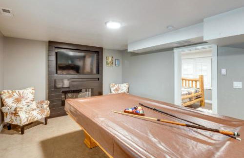 Deck with Hot Tub Ashton Cozy Cub Cabin - Foto 22