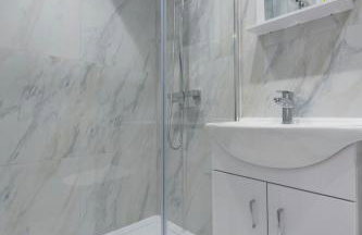 Bright 2-Bedroom Ensuite Apartment with Kitchen - Foto 31