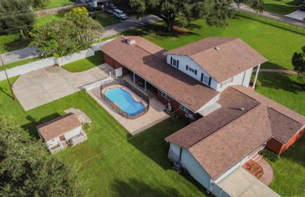 A Large Tropical Estate with 2 Acres of Space home - Foto 32