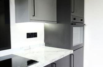 Modern 3 Bedroom Apartment - Photo 4