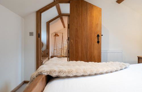 The Coach House - Beautiful Home in Cheltenham! - Photo 7
