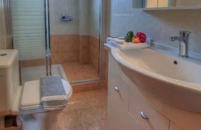 Amazing Villa Amare With Stunning Views - Photo 19