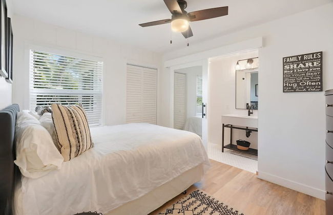 Coastal Palm Haven - With Hot Tub - Foto 8