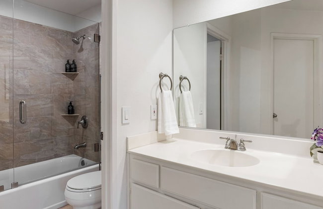 Walk to Beach Pool, Hot Tub, Private Patio, Parking Seabreeze Retreat - Foto 110