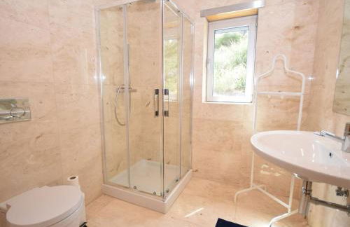 Holiday Home near São Martinho Beach - Photo 23