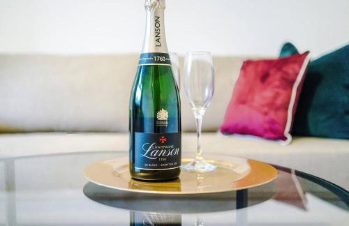 Comfy 3-BR Wirral Home | Free Parking & Wi-Fi - Foto 61