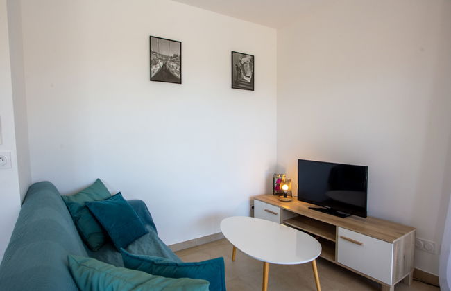 2 bedroom Apartment in Bormes-les-Mimosas with swimming pool and garden - Photo 3