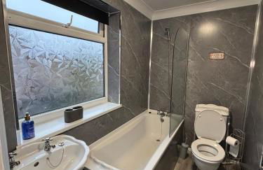 Affordable Luxury 2 Stunning apartment Sunderland close to City centre hospital Crown Works Studio and Nissan - Foto 25