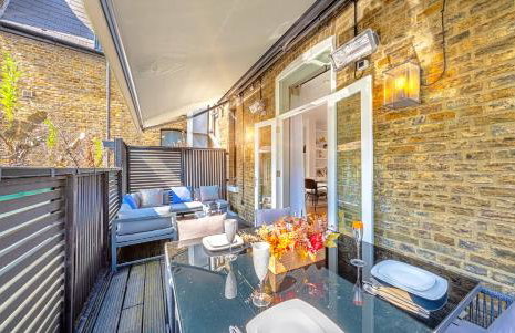 INTERIOR-DESIGN Apartment with HUGE Terrace - Photo 6