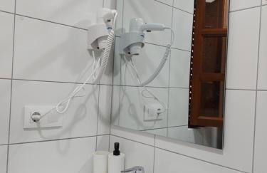 Bungalow with Sunny Private Terrace - Secure Bike or Board Storage - Foto 16