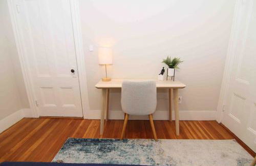 2 BR City Sanctuary - 5 Mins to Historical Salem! - Photo 21