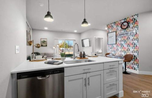 Deluxe 2BR Near Amp, Culture & Walmart wPool - Photo 28