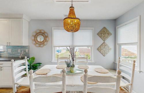 Updated three-story home with kayaks, bikes, & water views - great location - Foto 7