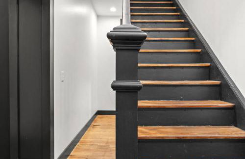 Unique Black Home in the Heart of Shelby Park - Foto 35