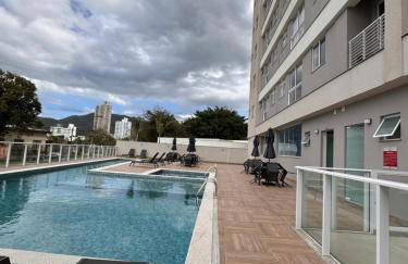 Apto lindo e completo com piscina em Itajai - Foto 15
