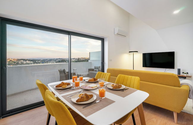 C312 Riverside View Premium Apartment w/ AC & Terrac - Foto 20