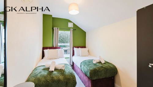 LONG STAY DEALS - 3 Bedroom Home Peterborough With Free Parking and Ultra Fast Wi-Fi Perfect for Work Stays and Vacations - Foto 3, towels