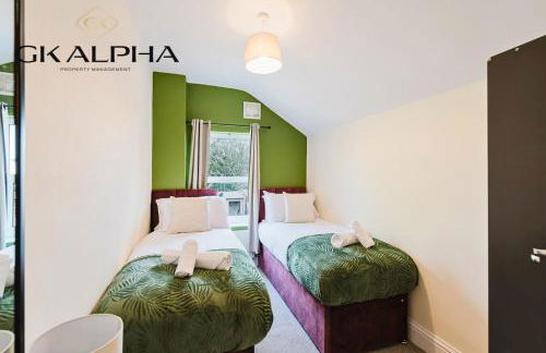 LONG STAY DEALS - 3 Bedroom Home Peterborough With Free Parking and Ultra Fast Wi-Fi Perfect for Work Stays and Vacations - Foto 3