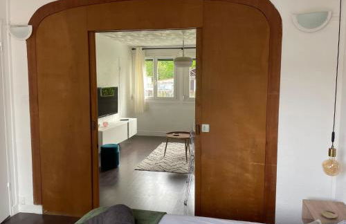 50 m2 T2 au calme, lumineux, confortable, cosy, climatisé, privatif avec parking gratuit et terrasse - Foto 10