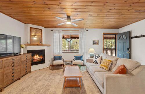 Cozy Cabin in Heber with a deck, fireplace and pet friendly - Foto 6