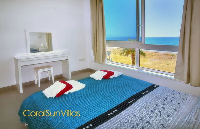 Blue - Beach Front Spectacular Villa Sleeps 10 - Foto 4