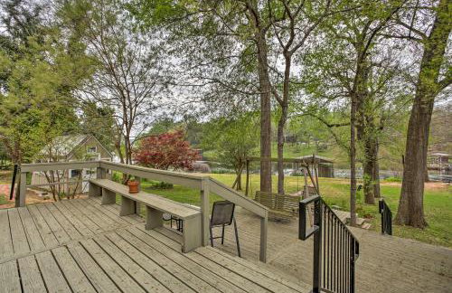 Pet-Friendly Lake Athens Home with Fireplace! - Foto 23