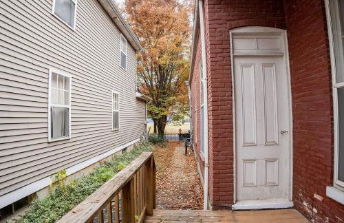 Remodeled Modern Home - private backyard & games! - Foto 42