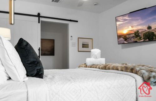 Georgian Oasis with Private Pool - An Irvie Home - Foto 36