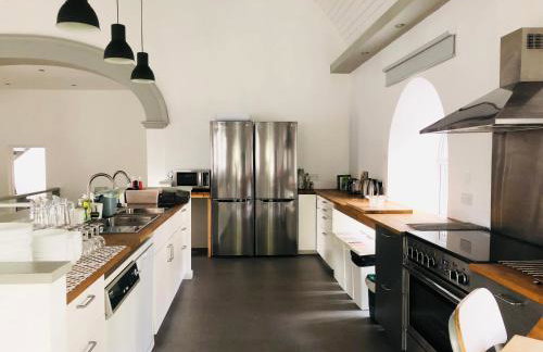 Afan Forest Bunk House-Converted Chapel Sleeps 35 - Foto 12