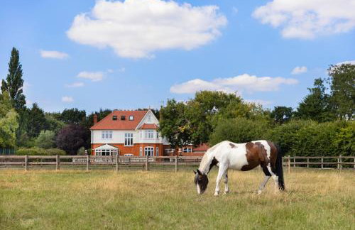 Merry Lakes - Luxury Lakeside Escape with Pool - Just 30 Minutes from London - Foto 74