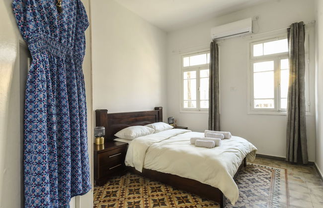 Vintage Charm 1BR Apt w Balcony & View - Foto 3