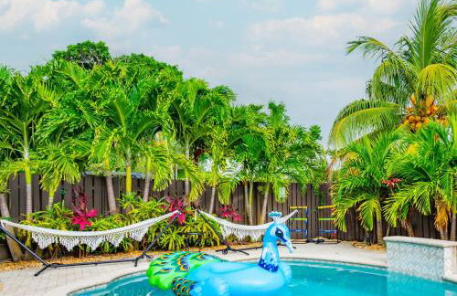 Colorful Home - Pool - Game Room - Basketball Court - BBQ & More - Photo 9