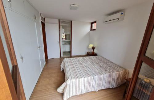 Casa Super Agradável, 250 metros da praia da Areia Preta, cinco quartos com ar, wifi, garagem, completa - Foto 21