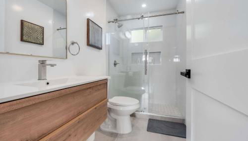 Brand New Apt w Parking Blocks from Downtown- E - Foto 5