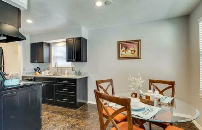 Evie's Campus-close 2 bedroom luxury - Photo 7