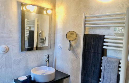 Les Fleurs De Lys, Suites'Appart , Entrée et Terrasse Privée Proche de la Mer - Foto 36