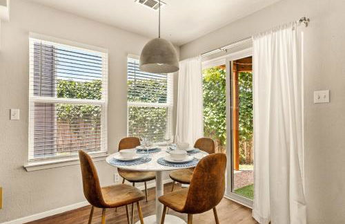 Serene SoCo Escape, Walk to Cafes and Free Parking - Photo 25