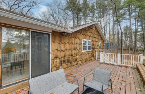 Peek-a-Boo Lake Views and Yard Windham Home - Foto 28