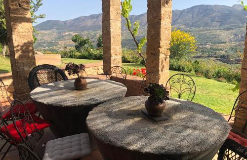 Traditional Farmhouse; large pool,gardens & views. - Foto 2