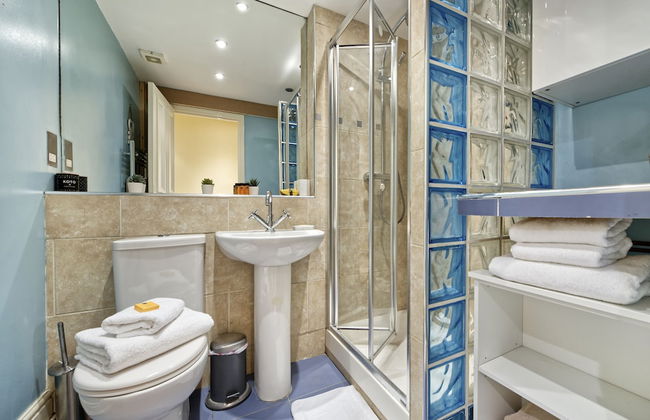 Spacious Pimlico Apartment by Underthedoormat - Foto 8