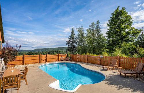 Family-Friendly Cabin with Heated Pool & Sauna - Foto 32