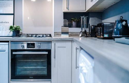 Spacious Modern Chester Home - Great Location - Photo 55