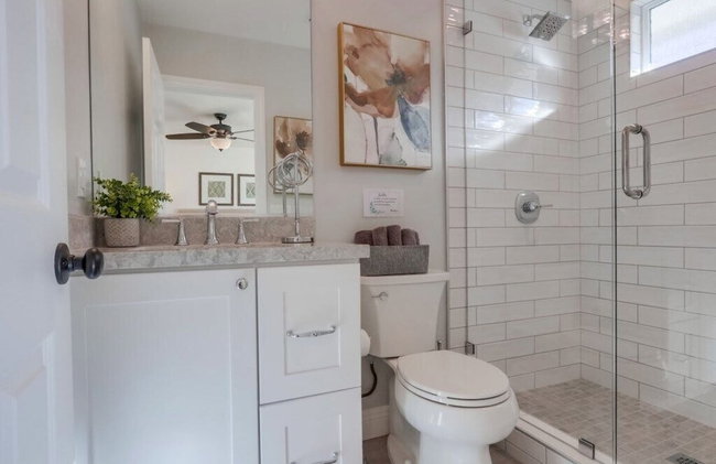 Beautiful Remodel 3 Bedroom 2 Bathroom Home With Pool & Jacuzzi - Foto 33