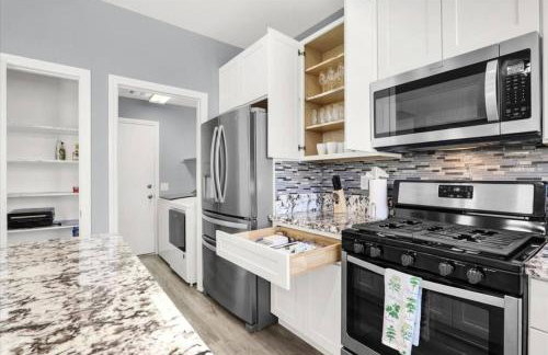 4BR Family Oasis with Gym and BBQ Near Vegas Strip - Photo 16