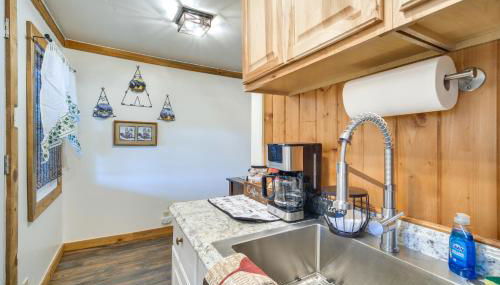 Riverfront Resort Cabin about 21 Mi to Crater Lake NP! - Foto 5