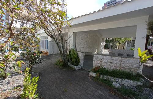 Casa 30 metros da praia com wifi e garagem 6 carros - Photo 23