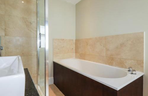 Carew House Cottage - Photo 25