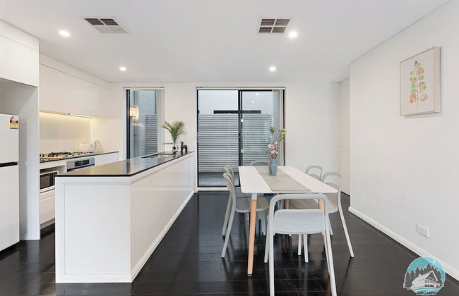 Aircabin Annandale Comfy 3 Bed Townhouse - Photo 7