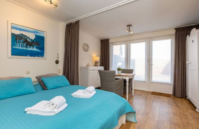 Pet-friendly Escape by the Sea - Photo 2